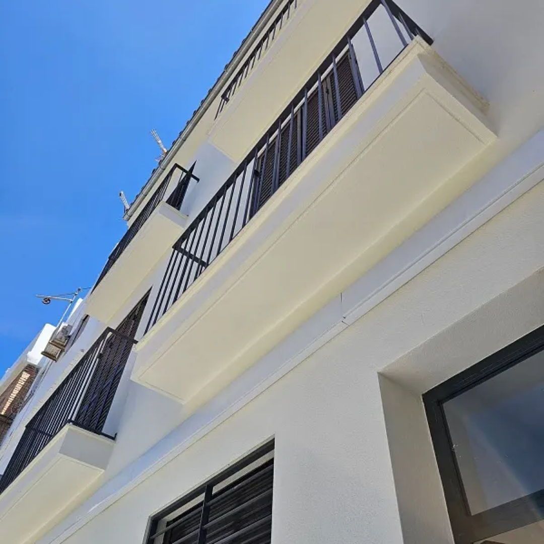 Now available at El Fike an apartment in the historic centre of Malaga. This fantastic apartment has 1 bedroom, with the possibility of adding another bedroom.

Price: €255,000

Contact us for more information!
info@elfike.com or (+34) 6906 444 14 

#malaga #malagarealestate #realestateagentmalaga #forsaleapartmentmalaga #costadelsol #inmobiliairiamalaga #historiccentremalaga #secondhomemalaga #investinmalaga

Nu beschikbaar bij El Fike een appartement in het historisch centrum van Malaga. Dit fantastische appartement heeft 1 slaapkamer, met de mogelijkheid om er nog een slaapkamer aan toe te voegen.

Prijs: €255.000

Neem contact met ons op voor meer informatie!
info@elfike.com of (+34) 6906 444 14 

#elfikemakelaar #makelaarmalaga #malaga #immomalaga #nederlandsemakelaarcostadelsol #costadelsol #elfikerealestate #centrummalaga #tweedewoningspanje #appartementtekoopmalaga #immo #investeringmalaga